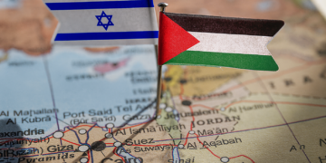 Смертность в Газе: карта конфликта и дым над сектором Газа, декабрь 2025